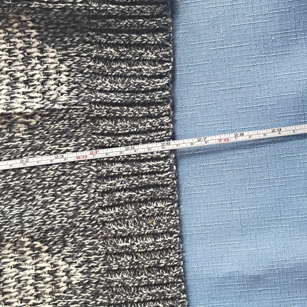 Men's Classic Gray and White Crewneck Sweater - Picture 5 of 8